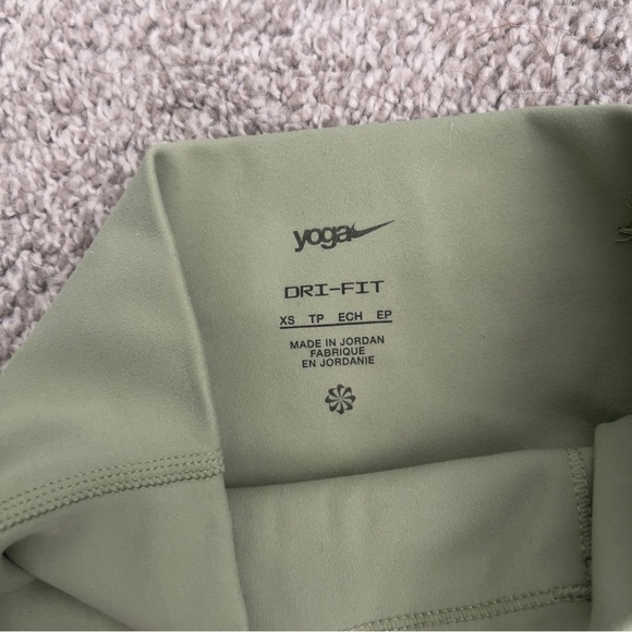 Nike green yoga pants - Picture 2 of 3